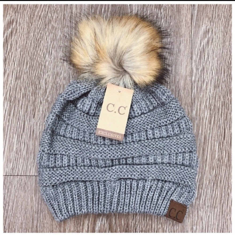 NWT C.C knit faux fur pom beanie hat in light grey